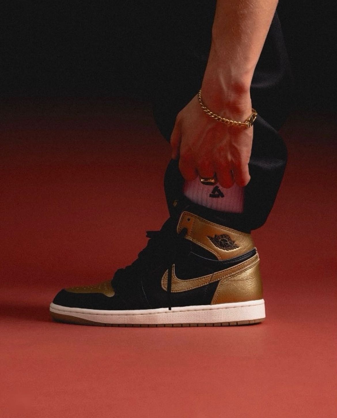 Nike Air Jordan 1 High OG Black & Gold  SEMI UA