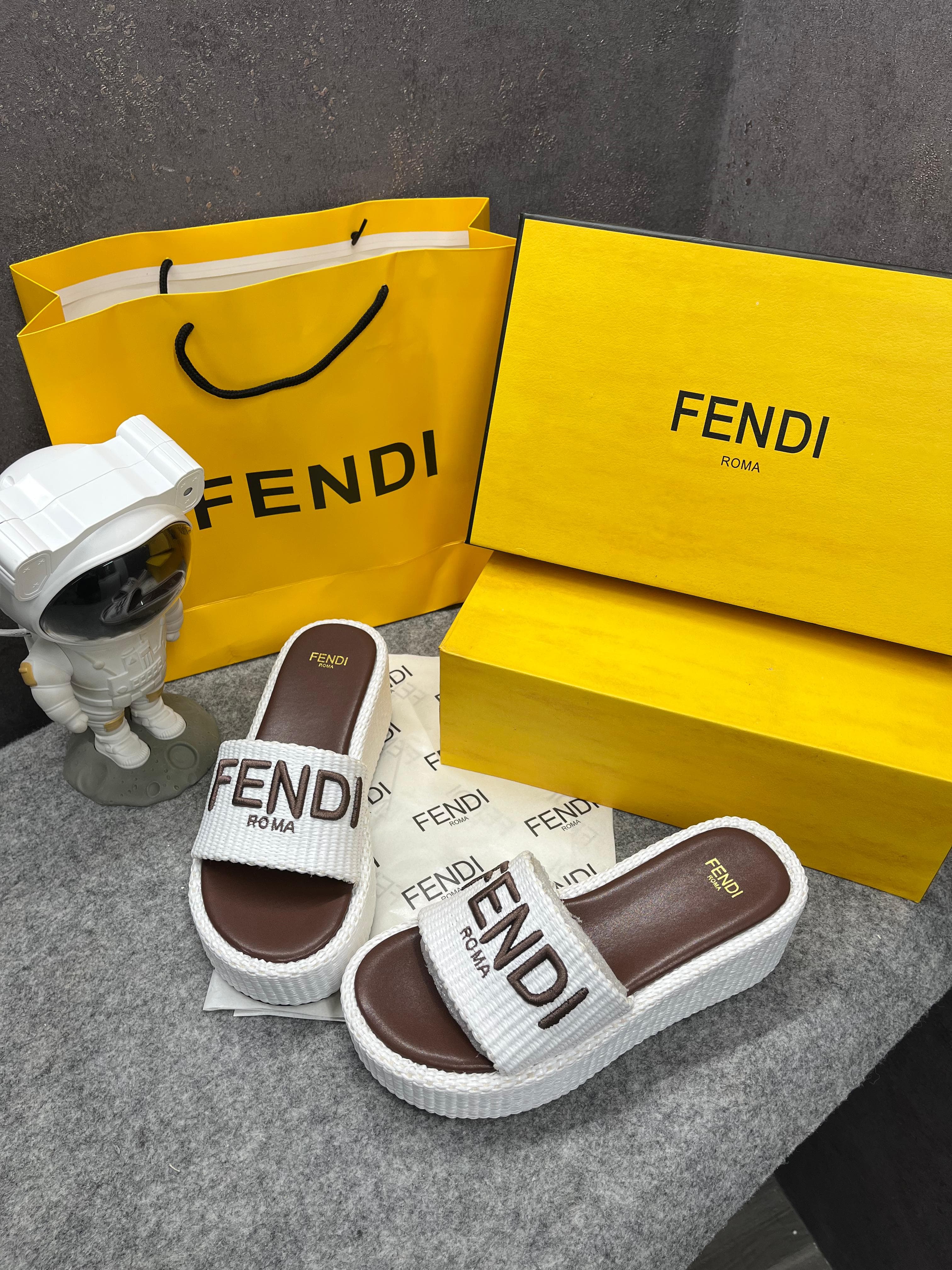 Fendi Sunshine Flip-flop Sandal With Platform In Cotton Fiber White Brown With OG Box & Carry Bag