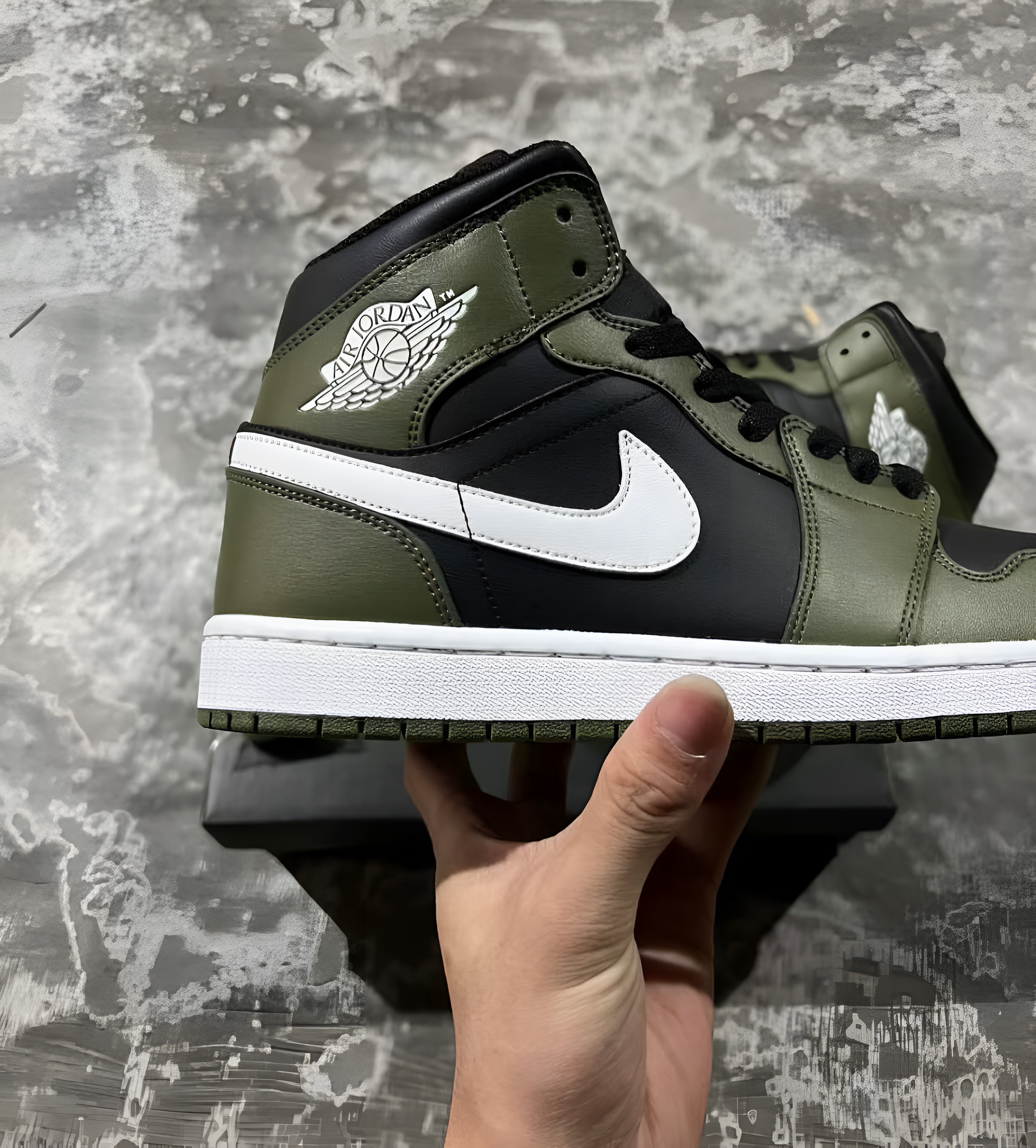 Air Jordan 1 Mid Medium Olive