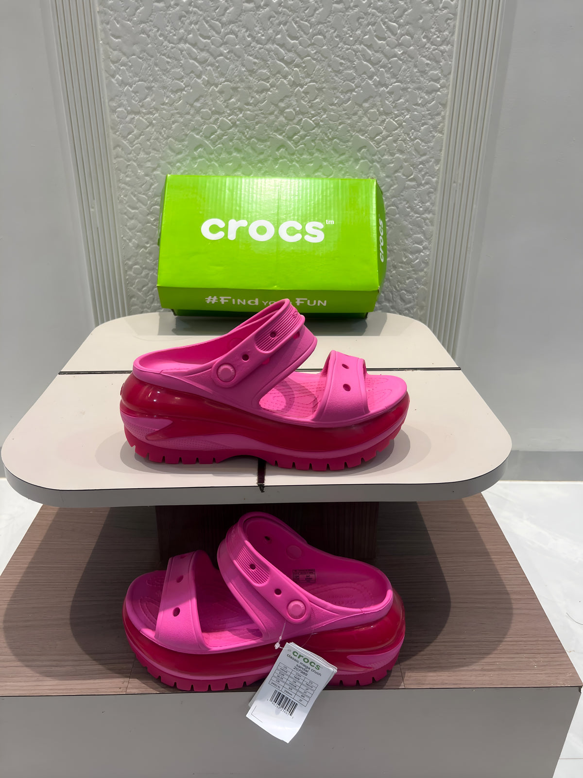 Crocs Mega Crush Sandal pink