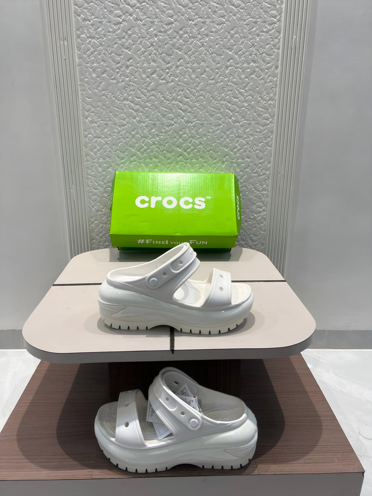Crocs Mega Crush Sandal white