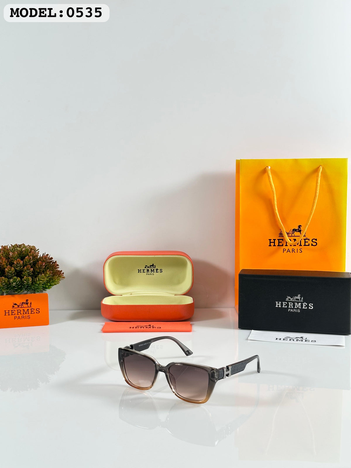HERMES WMNS 0535 GREY ORANGE