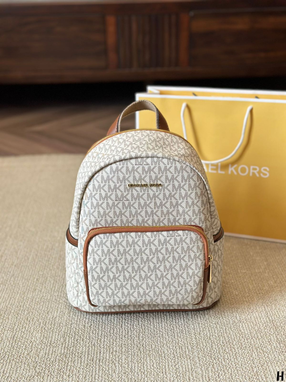 Michael Kors MK Medium  Backpack Beige Brown With Dust Bag 21050 Beige Brown