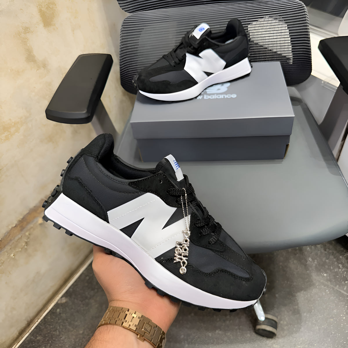 New Balance 327 Black/White – Lebrougesind