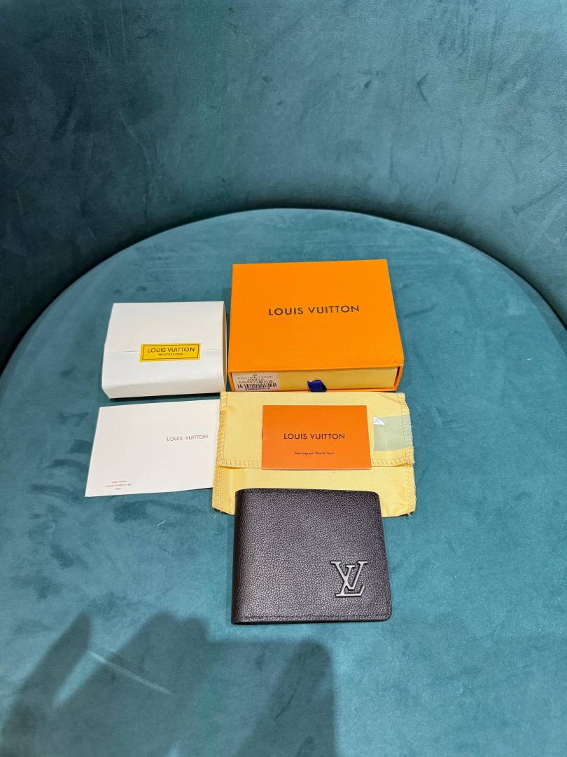 Louis Vuittion Lv Black Leather Wallet M69829 Black Hardware