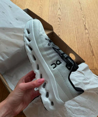 On Running Cloud tilt 2.0 Black Ivory