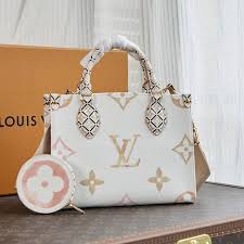 Louis Vuitton On The Go Medium Tote With Dust Bag (M22868 Light Yellow)