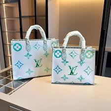 Louis Vuitton On The Go Medium Tote With Dust Bag (M22868 Grass Green)