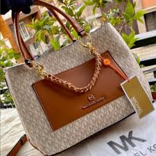 Michael Kors Classic Monogram Medium Tote With Dust Bag(20022 Beige Brown).