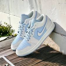 WMN Air Jordan 1 low SE Reverse Ice Blue With Og Box