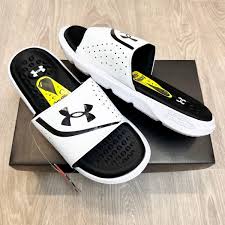 UNDER ARMOUR WHITE