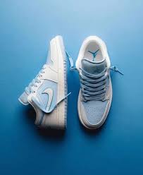 WMN Air Jordan 1 low SE Reverse Ice Blue With Og Box