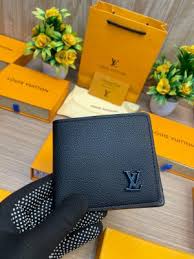 Louis Vuitton Lv Black Leather Wallet M69829 Black Hardware