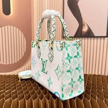 Louis Vuitton On The Go Medium Tote With Dust Bag (M22868 Grass Green)