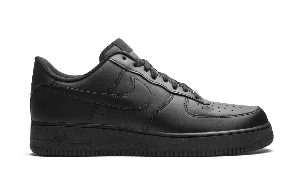 Nike Air Force 1 07 Triple Black